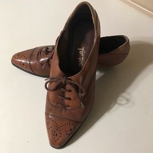 EUC - brown tie spectator shoes - WOMENS SIZE 8